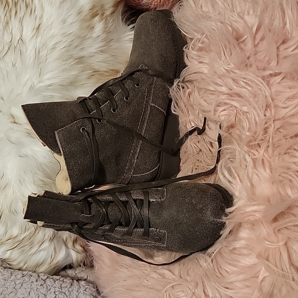 BearPaw Sherpa Lined Boots